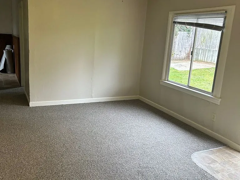 410 Tulare Ave — Photo 7