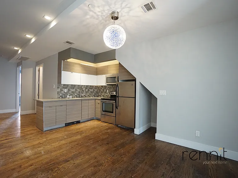 581 Van Buren St #1 — Photo 4