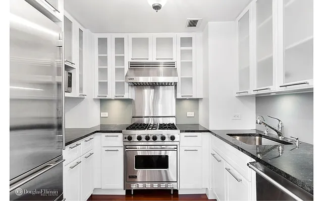 Rented by Douglas Elliman | media 27