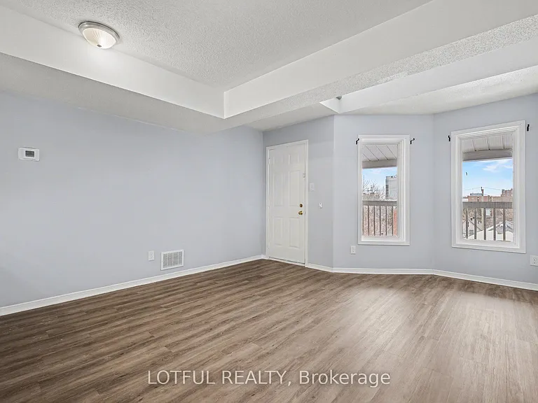 237 Loretta Ave S #9 — Photo 9