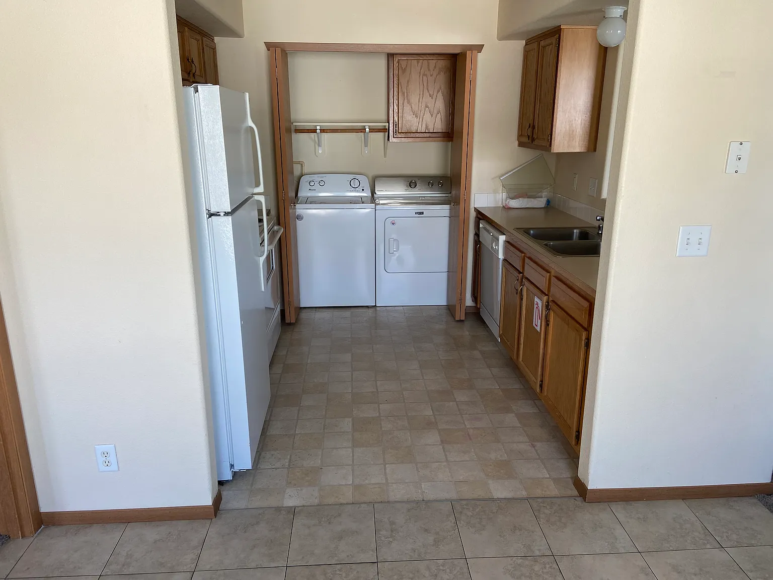 2 bed, 968 sqft, $1,500 — Photo 2