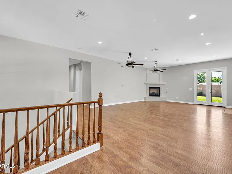 4213 E Edgemont Ave — Photo 9