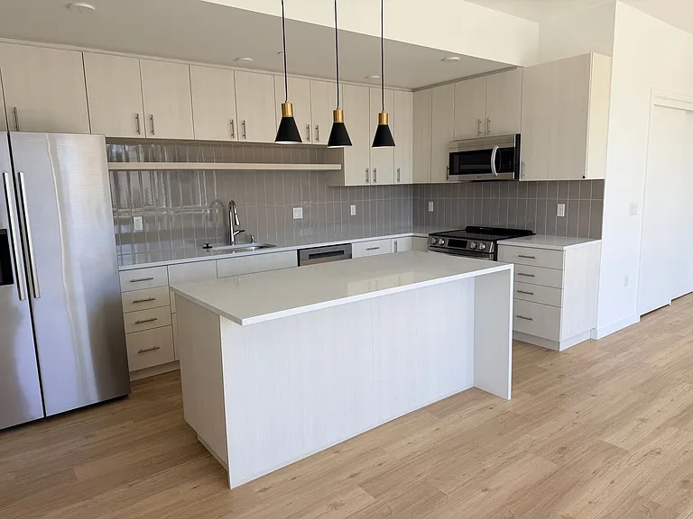 Abbey Creek Square Luxury Apartments — Photo 20