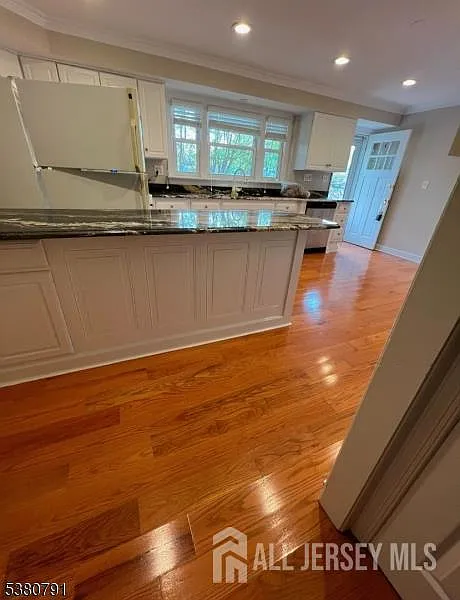 1 bed, 1.0 bath, $2,500 — Photo 2