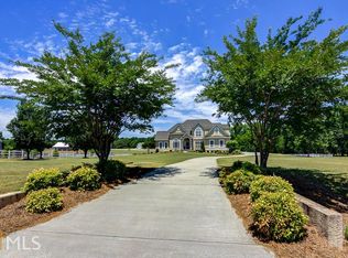 140 Riveroak Dr, Fayetteville, GA 30215