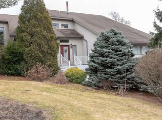 15 Phenix Ridge Dr, Cranston, RI 02921