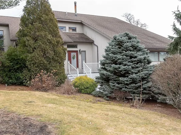 15 Phenix Ridge Dr, Cranston, RI 02921