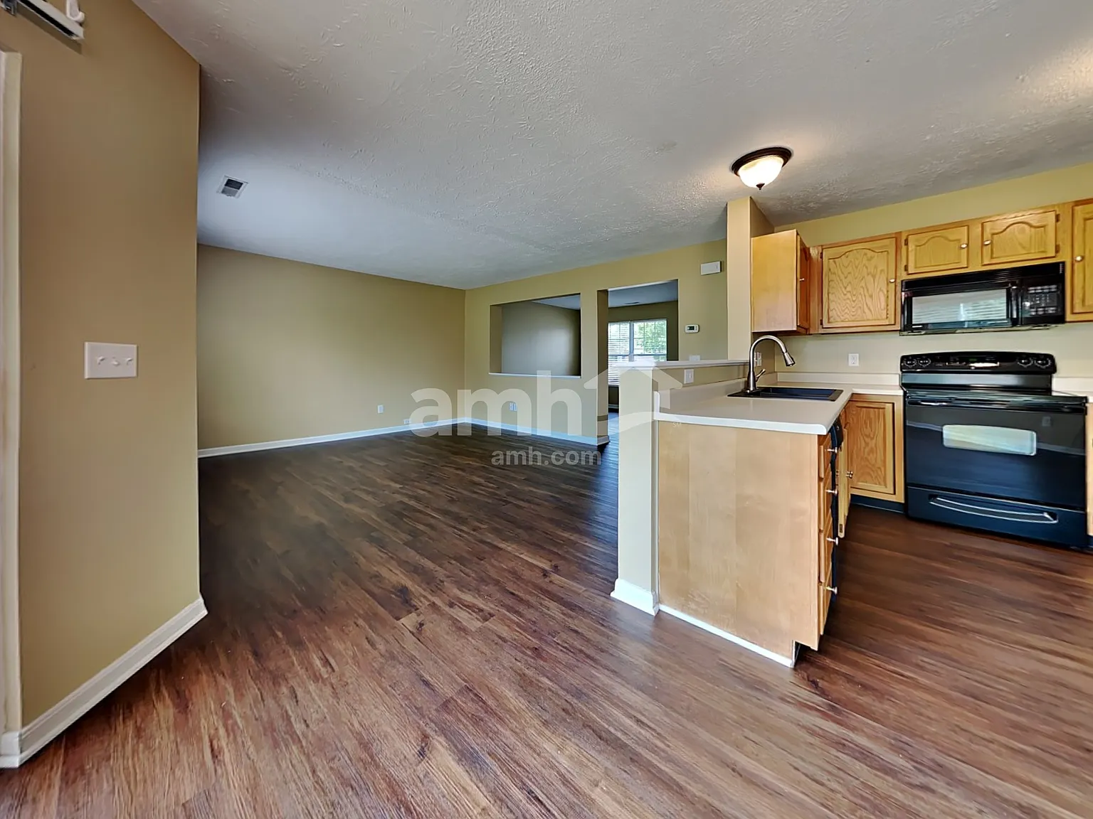 3 bed, 2.5 bath, 1458 sqft, $2,150 — Photo 3