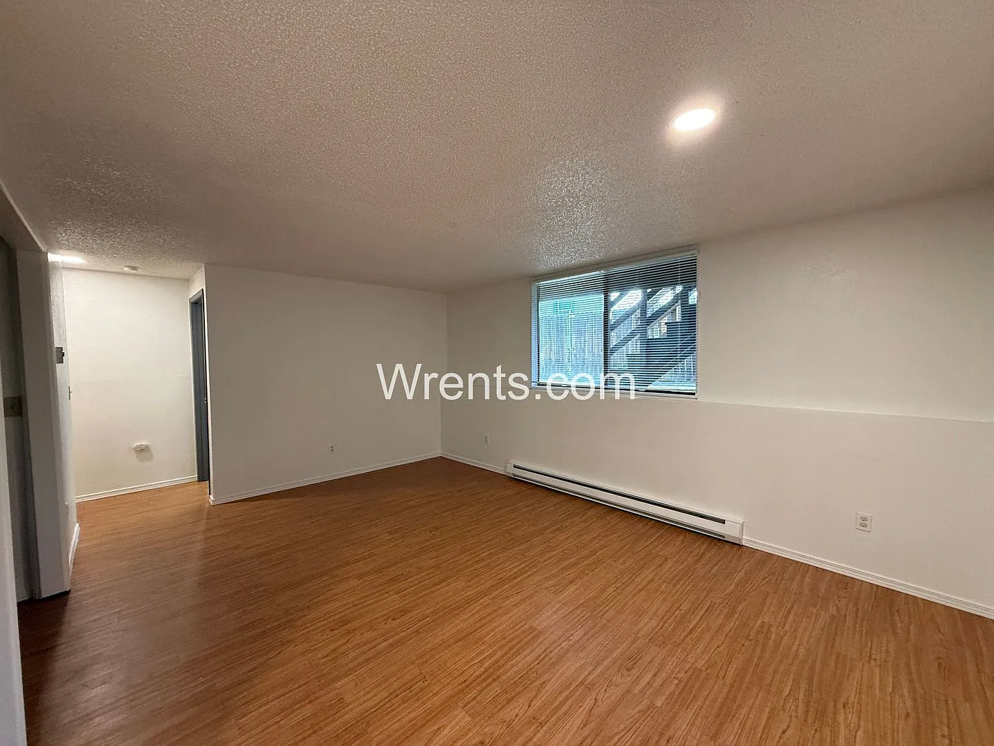 2 Bed/1 Bath Move in Special 1 Month Fee Rent - Charming & Convenient Living Near Gonzaga University — Photo 4