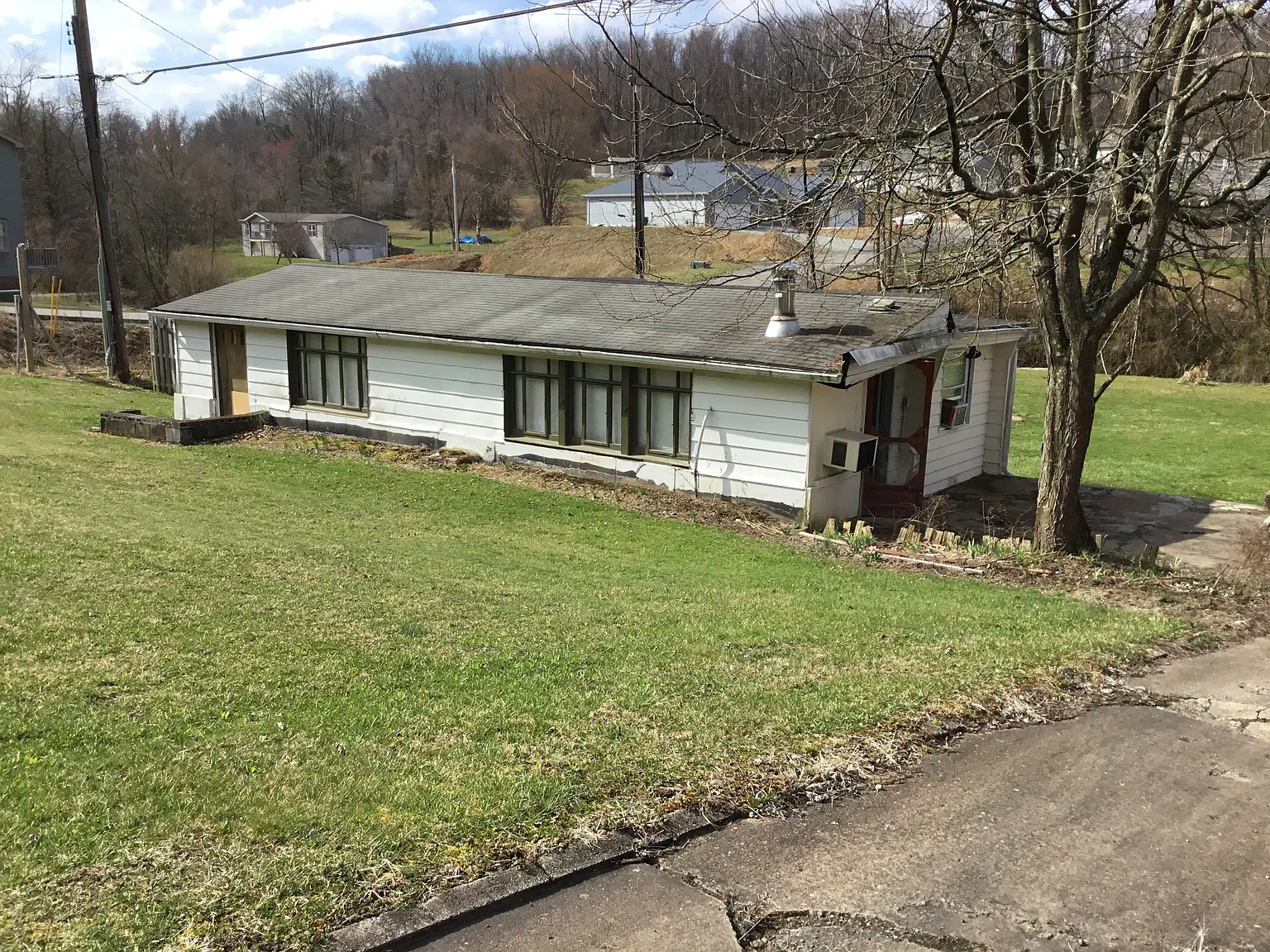 1091 Pinewood Rd photo 1