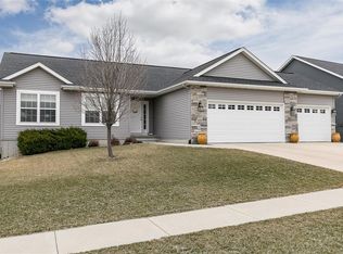 3109 Hillsboro Dr SW, Cedar Rapids, IA 52404