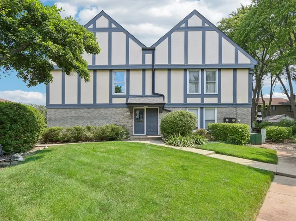 817 Garfield Ave APT C, Libertyville, IL 60048