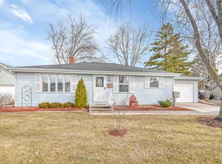 1691 Debra Ln, Green Bay, WI 54302