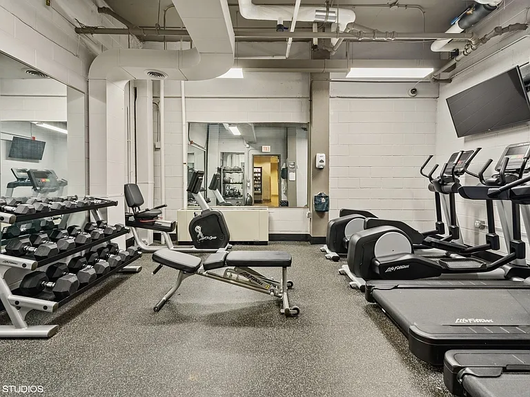 1850 N Clark St #710 — Photo 15
