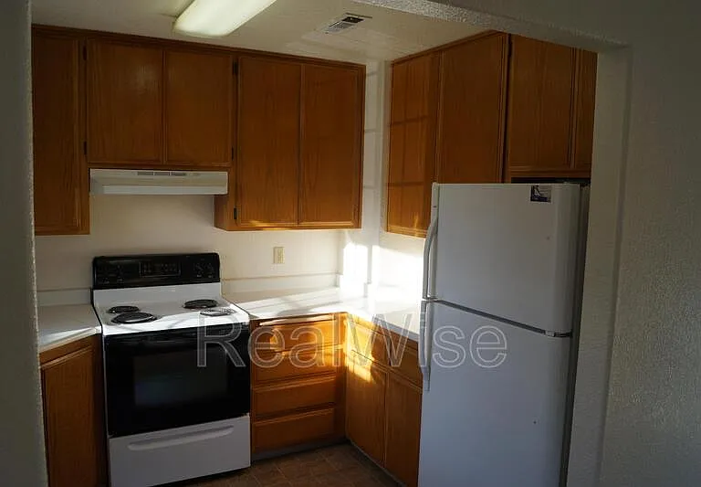 2141 NW North Hill Dr #B — Photo 7