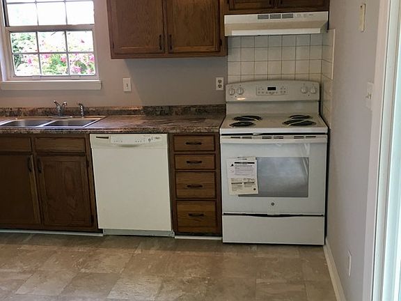 4th image of 909 Juniper Dr