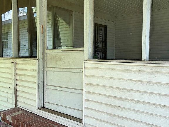 2nd image of 928 4th St