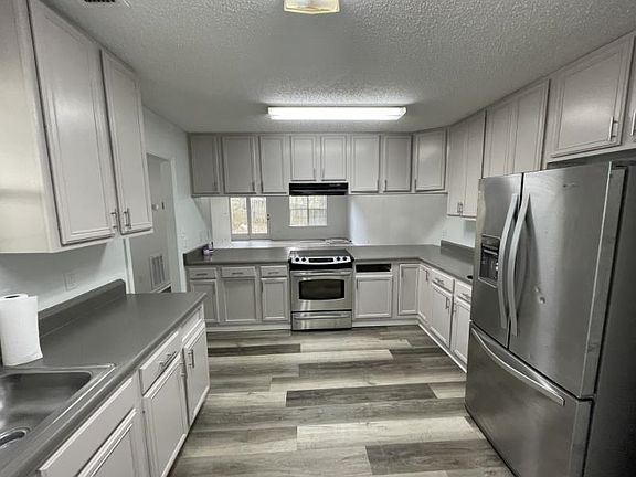 3rd image of 1921 Maymeadow Ln
