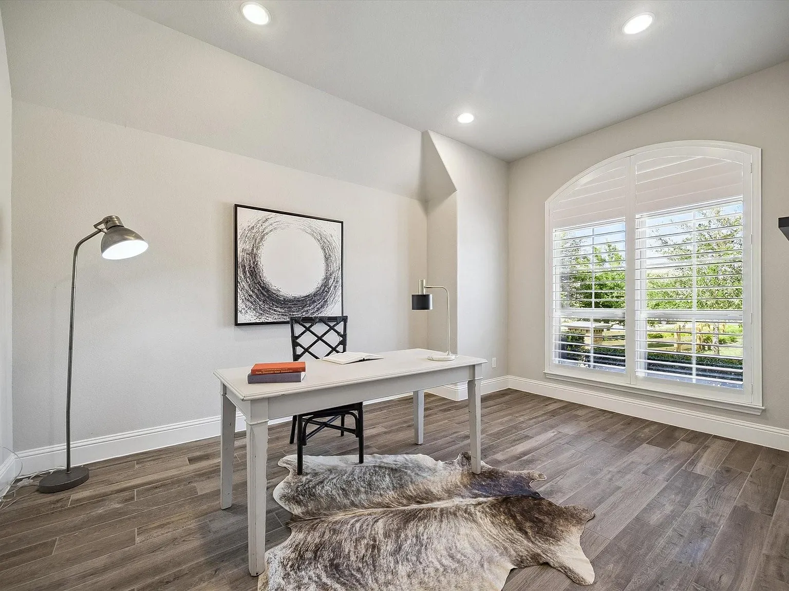 3 bed, 3.0 bath, 2484 sqft, $3,300 — Photo 4