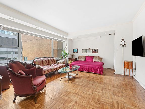 2nd image of 118 E 60th St APT 19A