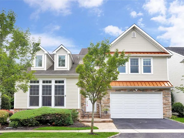 9 W Overlook #9, Port Washington, NY 11050