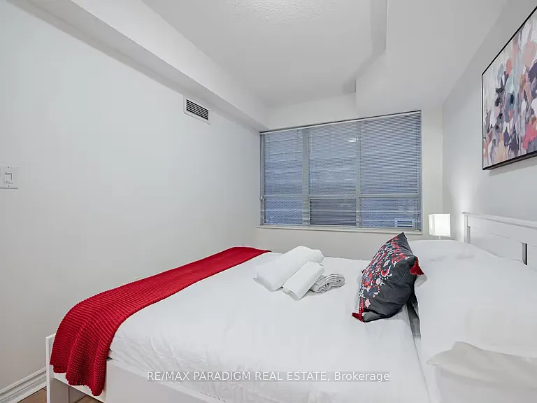 250 Wellington St W #228 — Photo 20