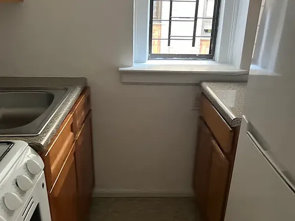 3881 Sedgewick Avenue image 2 of 3