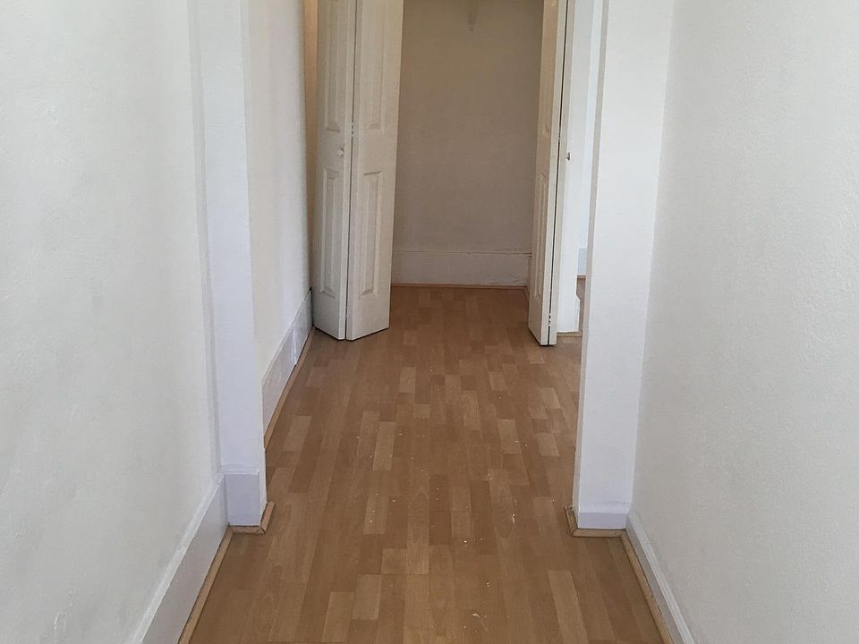 Entry way with closet