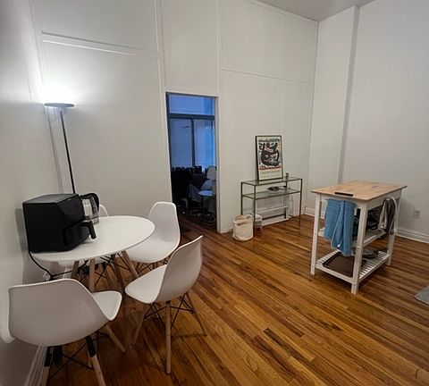 2nd image of 21 Maiden Ln APT 2B