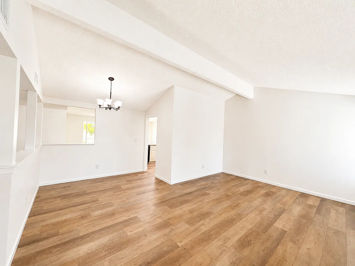 Building Photo - 28189 Oaklar Dr