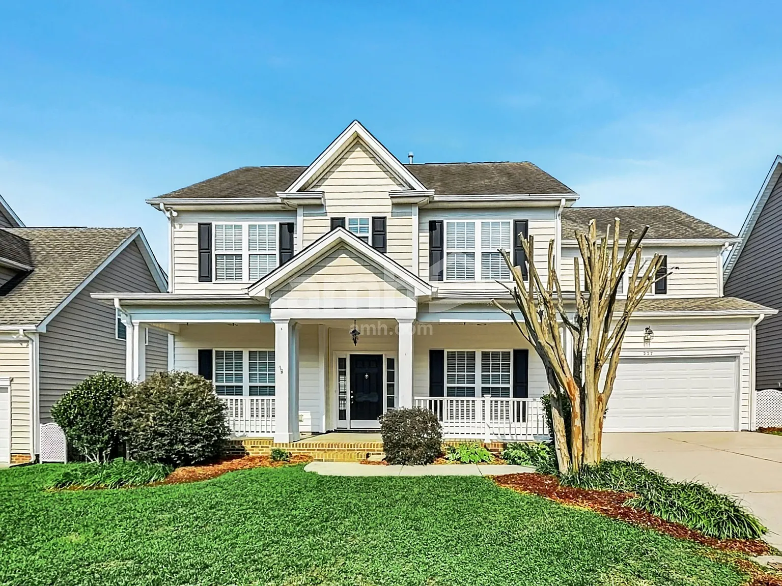 5 bed, 2.5 bath, 2756 sqft, $2,685 — Photo 1