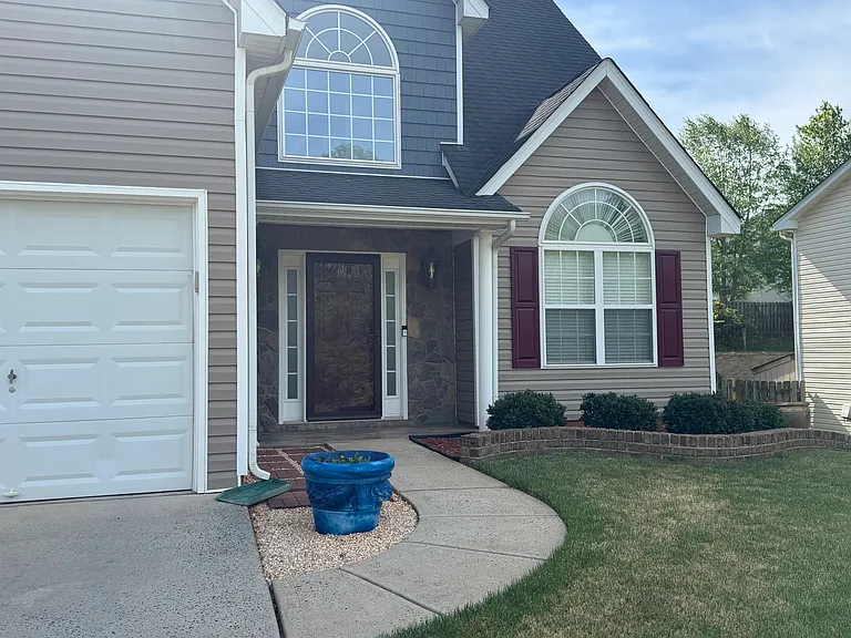 136 Madelia Pl — Photo 4