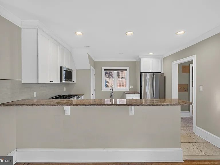 21 E Redman Ave — Photo 25