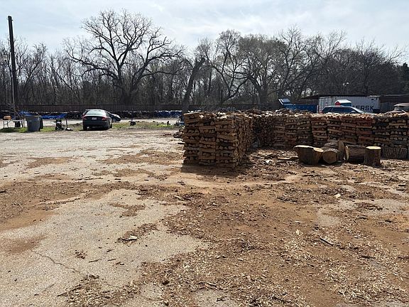 5th image of 2784 E Overton Rd