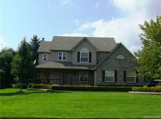 13600 Windmoor Dr, South Lyon, MI
