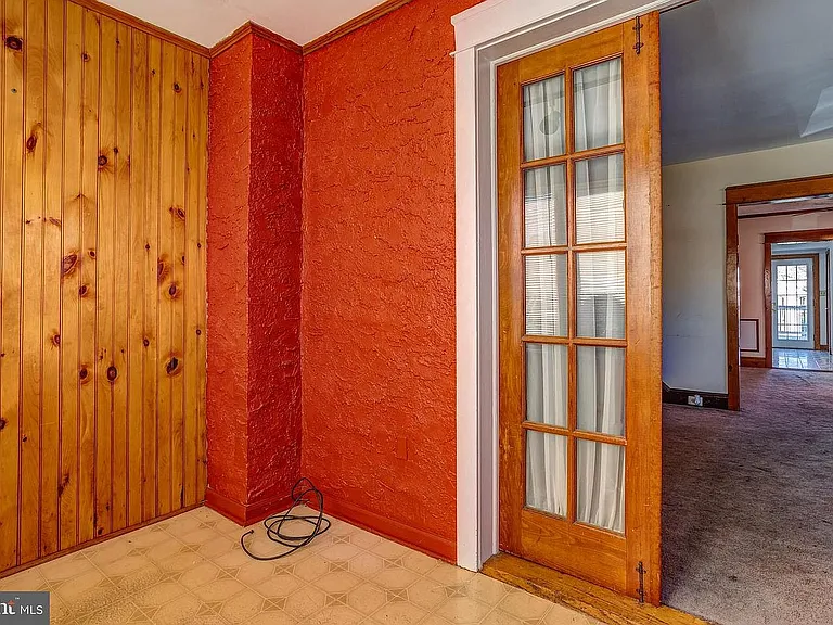 58 N Elmwood Ave — Photo 3