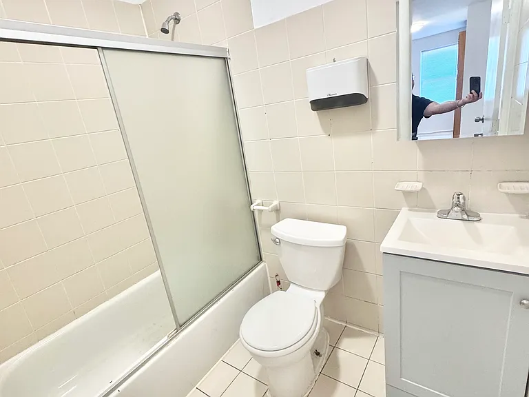 822 McDonald Ave #2F — Photo 6