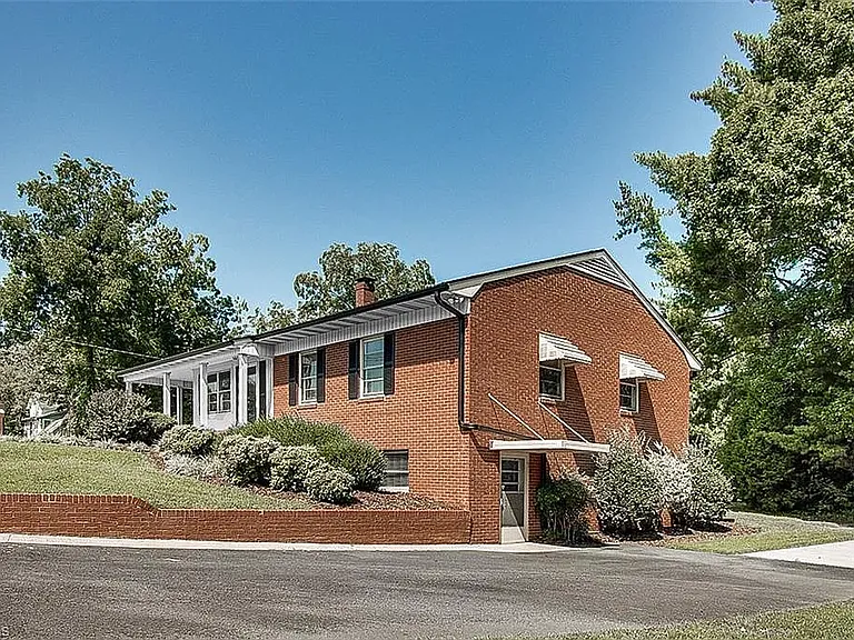 223 Rich Ave — Photo 23