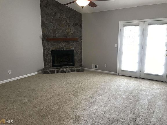 3rd image of 1547 Edinboro Dr