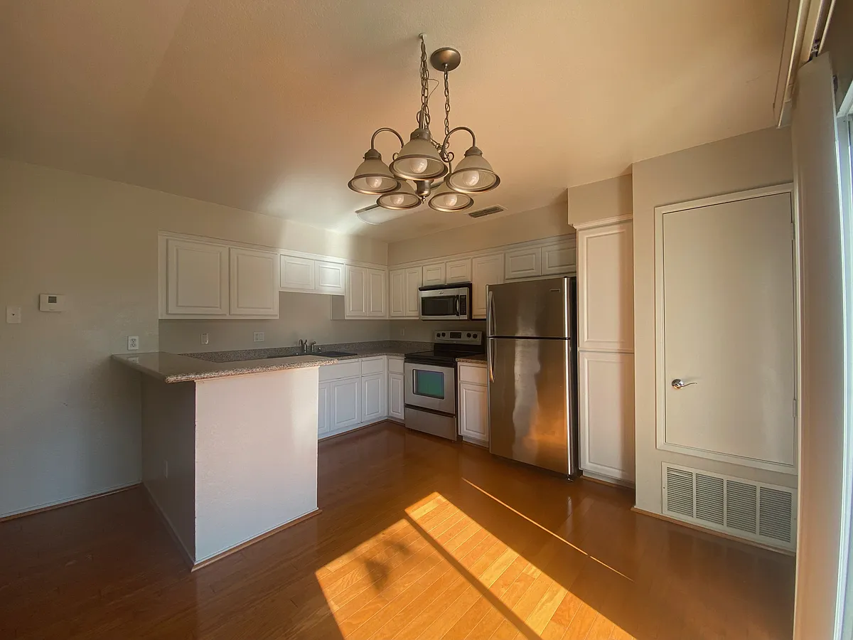 Building Photo - 2915 N Texas St #220