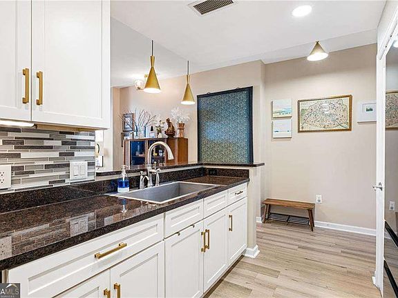 3rd image of 3040 Peachtree Rd NW Unit 1013