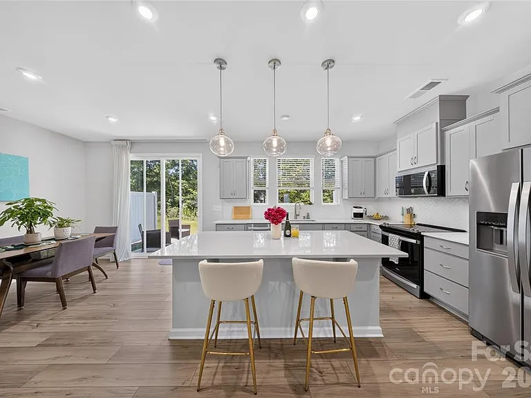 14938 Tamarack Dr — Photo 3