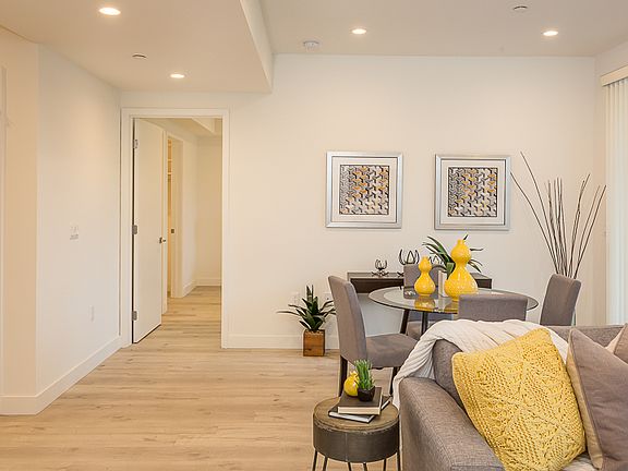 3rd image of 11269 Camarillo St #402