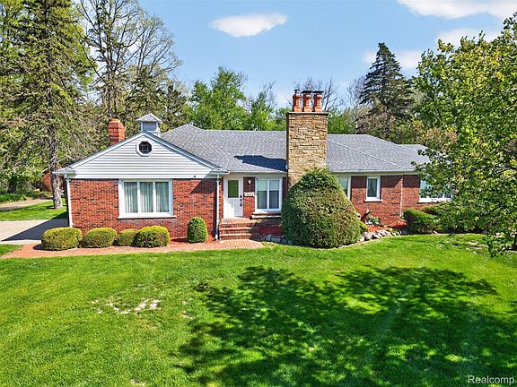 5th image of 15623 Millar Rd