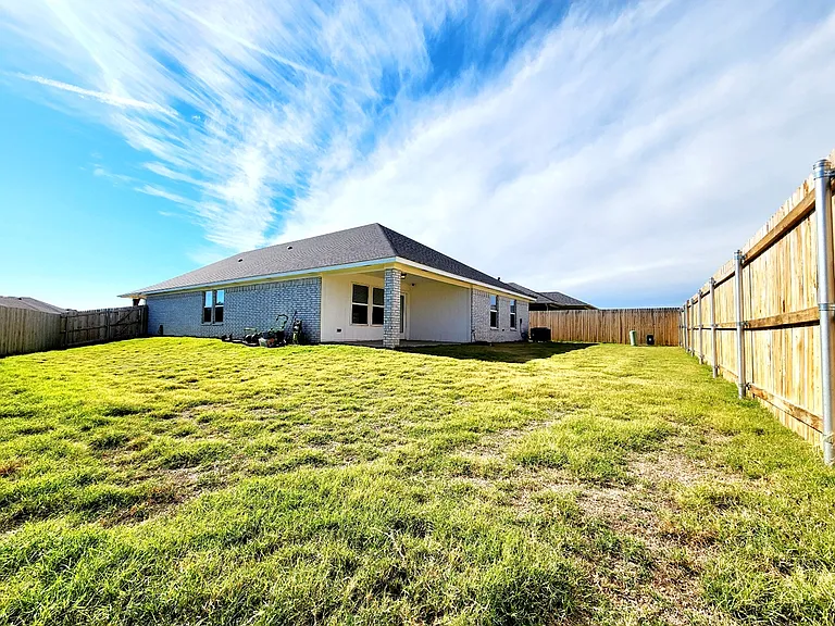 18600 Luna Dr — Photo 24