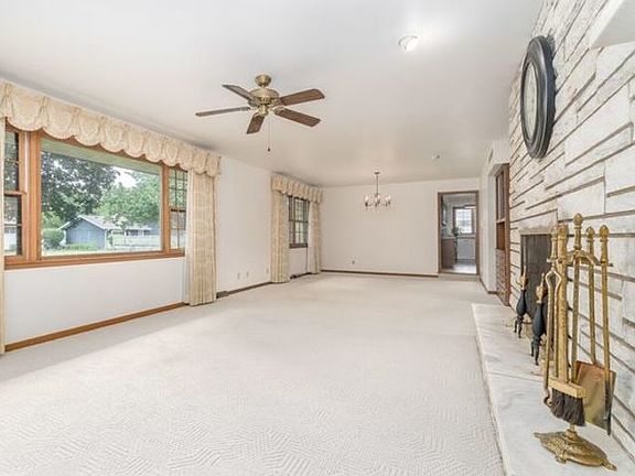 4th image of 480 N 1st Ave