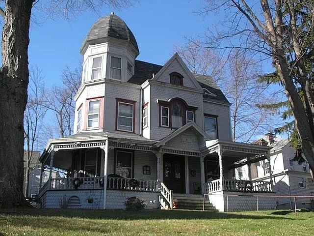 2 bed, 750 sqft, $2,300 — Photo 1