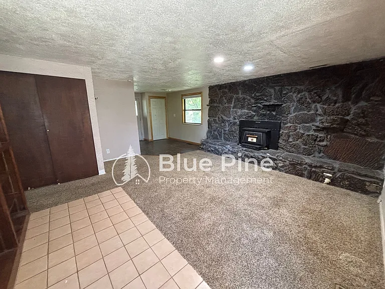 1080 Halsey St — Photo 2