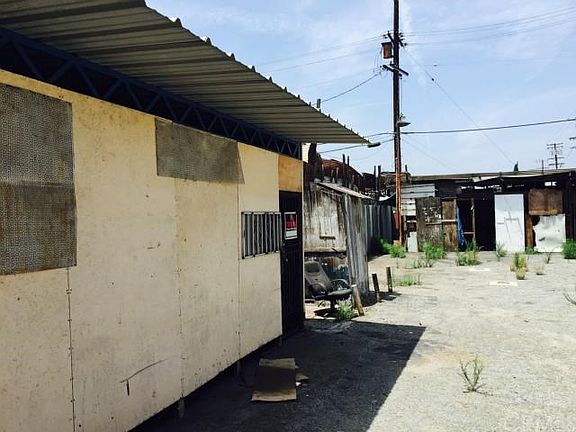 3rd image of 9201 S Alameda St