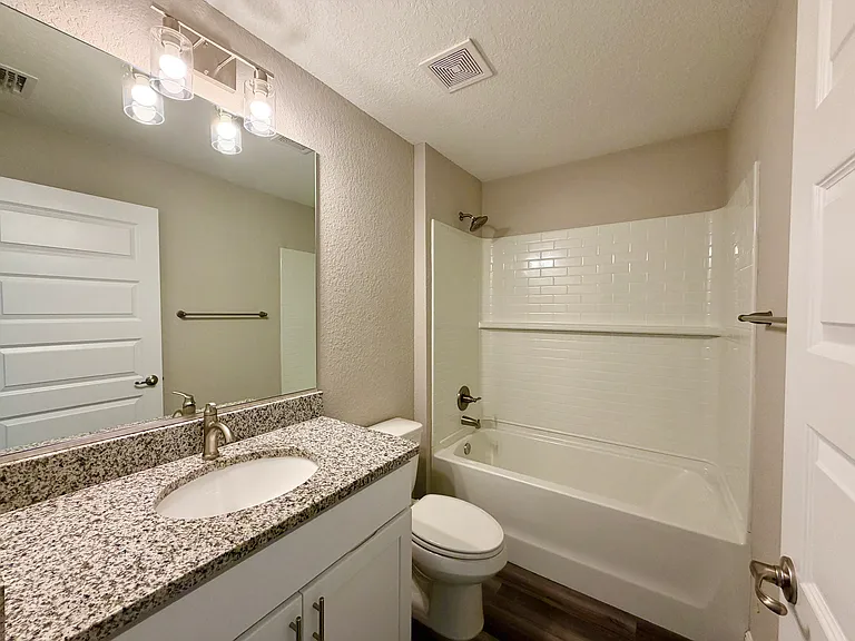 210 Oak Ln — Photo 25